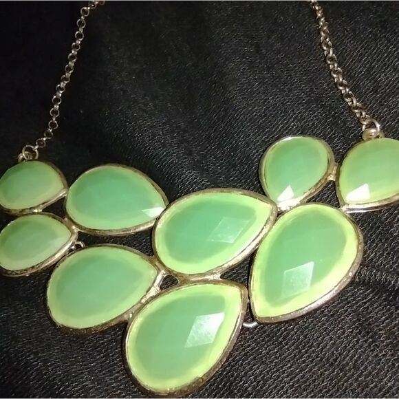 Signed Jane Stone and Green Tear Drop Bib Necklace - Picture 3 of 6